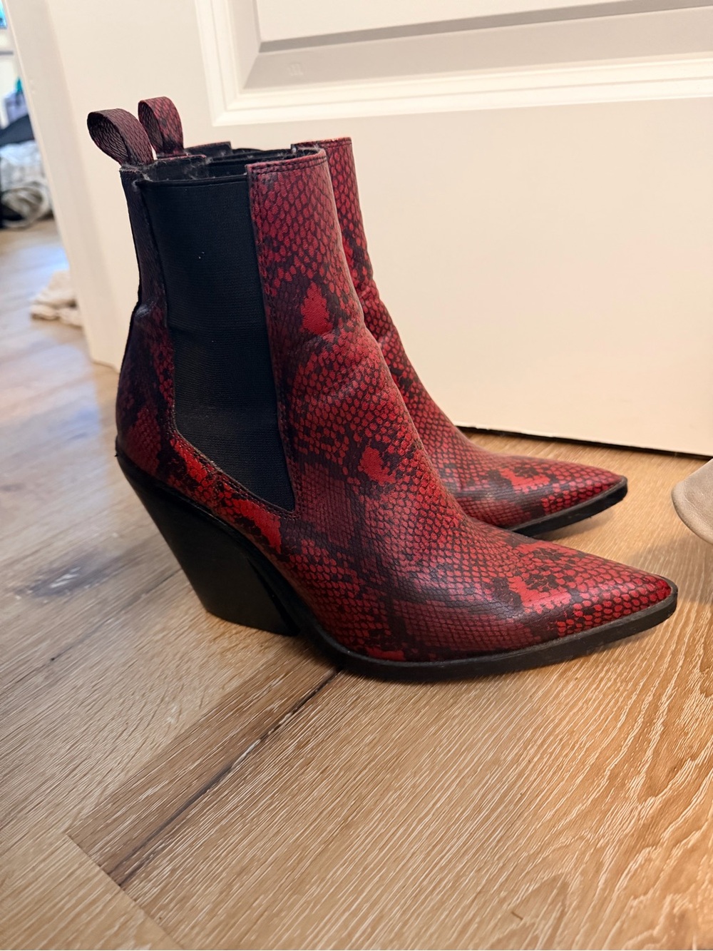 Steve Madden Red Snake-Print Pointed Chelsea Heeled Boots